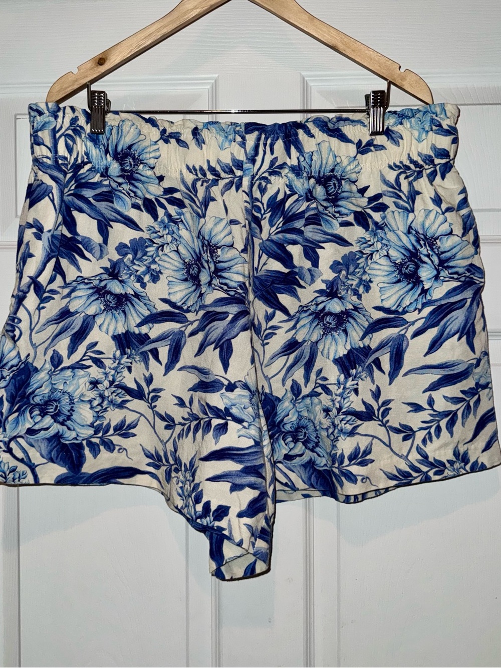 H&M Linen Blend Blue White Floral High Waisted Shorts